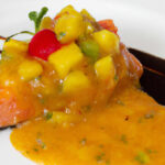 salmone alla griglia con salsa di mango